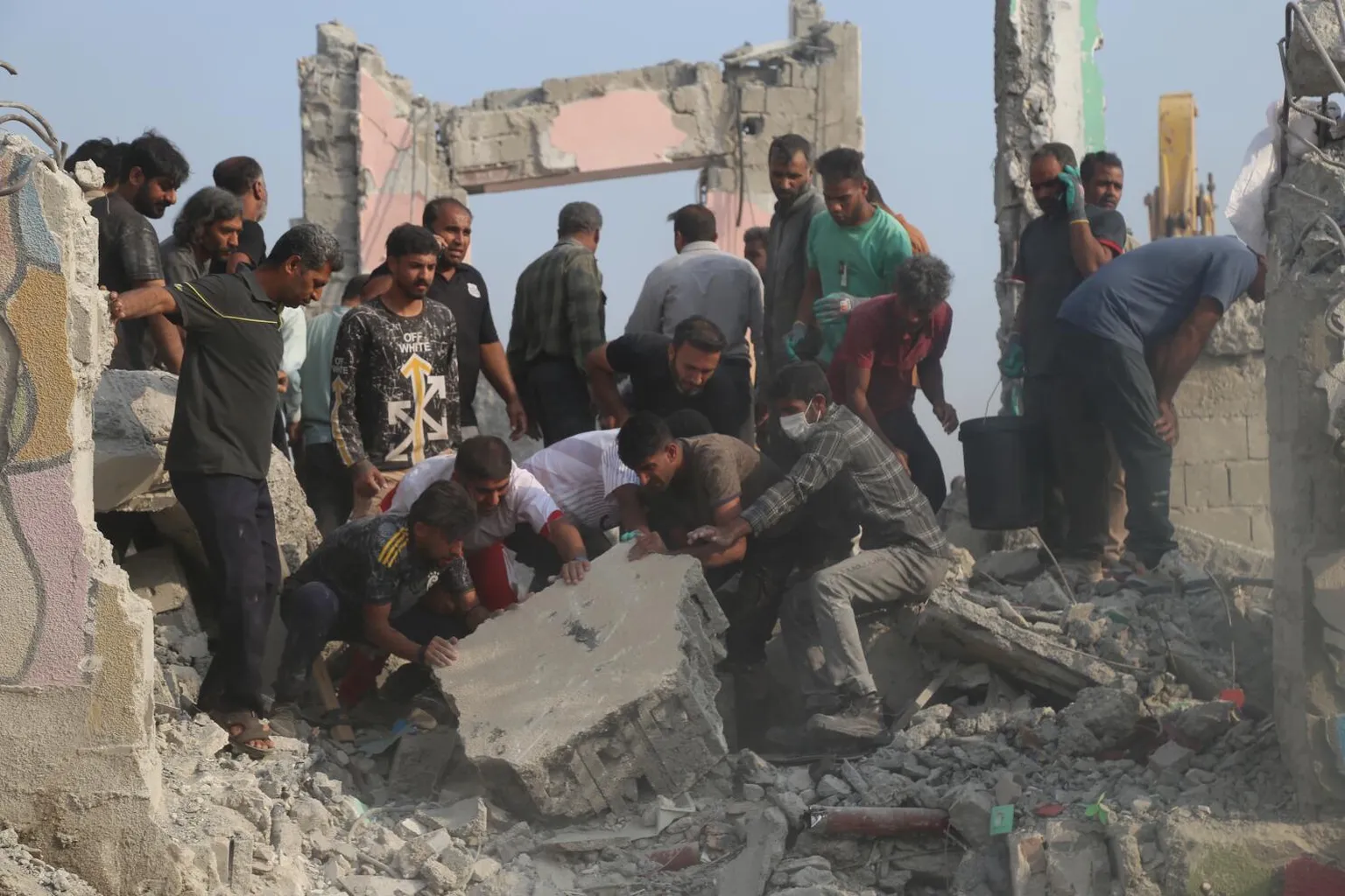 Archived image accompanying: US Tomahawk Missile Mistakenly Hits Iranian School, Killing Over 165 Children
