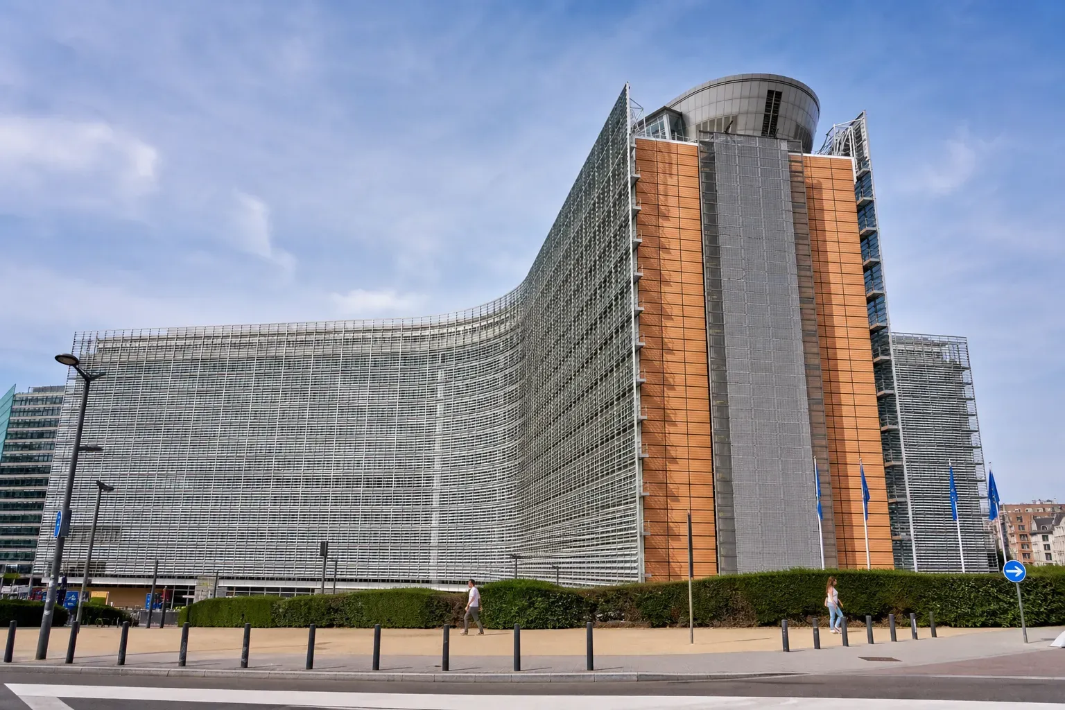 Archived image accompanying: EU hits Google with €890 million fine over Search and Play Store